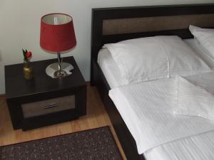 Postel nebo postele na pokoji v ubytování Pensiunea Caramell
