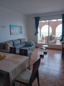 Χώρος καθιστικού στο Nice apartment with views in Cumbre del Sol +29 φωτογραφίες
