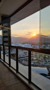 Cảnh núi rừng hoặc tầm nhìn ra núi từ căn hộ