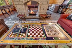 Φωτογραφία από το άλμπουμ του New 6BR Spa-Firepit-Pool Table-Arcade-Mini Golf σε Broken Bow +91 φωτογραφίες