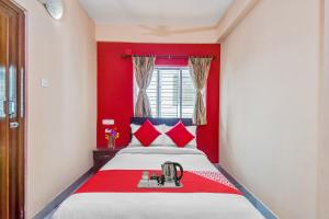 Postel nebo postele na pokoji v ubytování Hotel O Prasad Inn