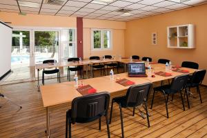 a conference room with tables and chairs and a laptop at CERISE Dax - Les Jardins du Lac in Saint-Paul-lès-Dax +62 photos