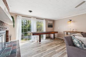 Χώρος καθιστικού στο Steps to Beach Backyard Back Unit +40 φωτογραφίες