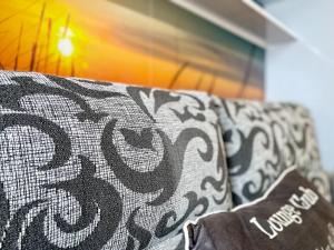 En eller flere senge i et værelse på Apartment in Roquetas by Beach & Pool