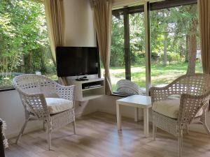 TV a/nebo společenská místnost v ubytování 4 person holiday home in Hals-By Traum
