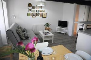 TV a/nebo společenská místnost v ubytování maison garroenea