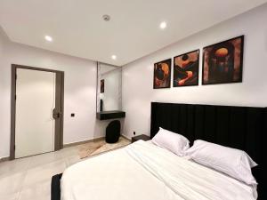 Ένα ή περισσότερα κρεβάτια σε δωμάτιο στο Comforthub shortlet +37 φωτογραφίες
