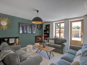 Χώρος καθιστικού στο Maison charmante avec piscine privée chauffée et jardin clos, wifi inclus - FR-1-496-339
