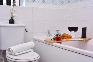 Ποτά στο Highwoods Haven Luxury Stay with Garden and Parking