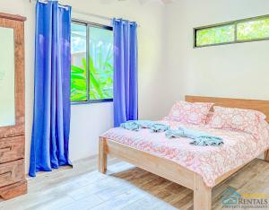 Una cama o camas en una habitación de Casa Encanto Charming house 5 minutes walking from the beach