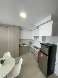 Η κουζίνα ή μικρή κουζίνα στο Hermoso Monoambiente en piso 16