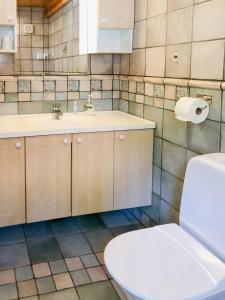 Ένα μπάνιο στο Cozy Nordfjordstove In The Heart Of Stryn +17 φωτογραφίες