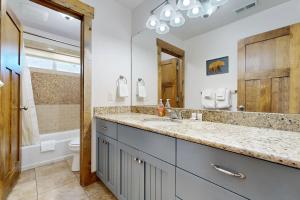 Salle de bains dans l'établissement 8 Bed 5 Bath Vacation home in Fish Haven 25 autres photos