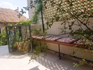 Aed väljaspool majutusasutust Guesthouse Fjaka