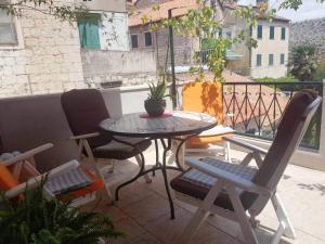 Rõdu või terrass majutusasutuses Guesthouse Fjaka