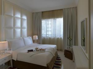DAMAC Maison Mall Street客房内的一张或多张床位