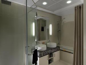 DAMAC Maison Mall Street的一间浴室