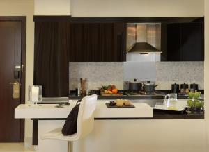 DAMAC Maison Mall Street的厨房或小厨房