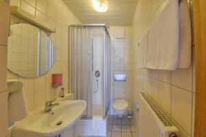 
Ein Badezimmer in der Unterkunft Hotel Gasthof Heckl
