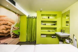 Postel nebo postele na pokoji v ubytování Hotel Yasmin Košice