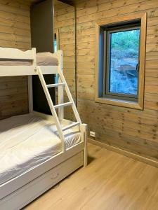Ένα ή περισσότερα κρεβάτια σε δωμάτιο στο New Cabin With Sea View In Risør