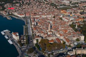 Nespecifikovaný výhled na destinaci Split nebo výhled na město při pohledu z penzionu