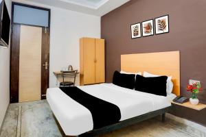 Ένα ή περισσότερα κρεβάτια σε δωμάτιο στο Super Hotel O East Punjabi Bagh Near Metro Station