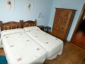 Łóżko lub łóżka w pokoju w obiekcie Apartamentos Rurales Casa Tata