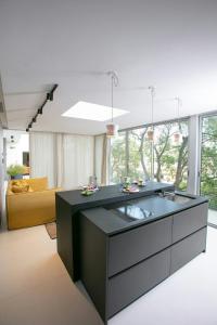 Biliár nebo kulečník v ubytování Apartment With Spa In Villeneuve-Lès-Avignon