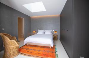 Postel nebo postele na pokoji v ubytování Apartment With Spa In Villeneuve-Lès-Avignon + 19 fotografií