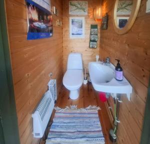 Koupelna v ubytování Family Cabin Cluster By Waterfall In Bjorli + 27 fotografií