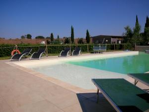 Bazén v ubytování Il Gelsomino Bio Agriturismo nebo v jeho okolí