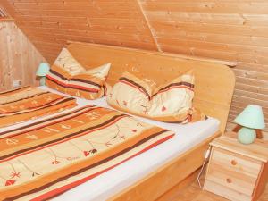 two beds in a room with wooden walls at Ruhiger Aufenthalt in Gehren in Altenfeld