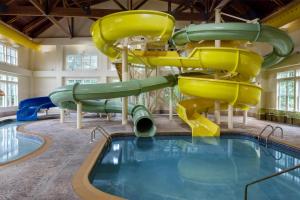 a large indoor pool with a water slide at Hampton Inn & Suites North Conway in North Conway