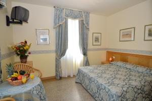 a bedroom with a bed and a basket of fruit on a table at Villa Angelica in Venice-Lido
