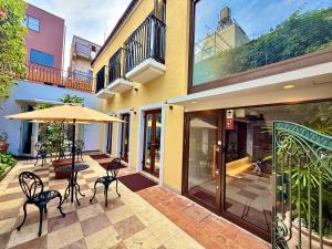 Tòa nhà nơi nhà khách tọa lạc