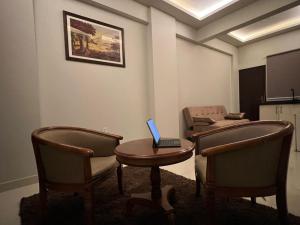 Televisyen dan/atau pusat hiburan di Prestige for you