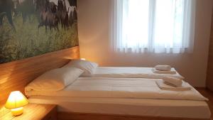 Postel nebo postele na pokoji v ubytování B&B By The Way