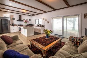 a living room with a couch and a table at Cozy Cottage Blue Mountains in Lowther
