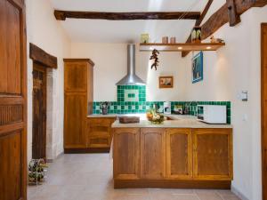 Kuchyň nebo kuchyňský kout v ubytování Holiday Home in Dordogne