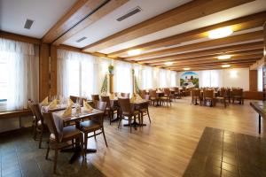 Restoran või mõni muu söögikoht majutusasutuses Gasthof zum Mohren