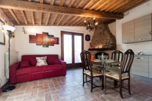 Sohvabaar või baar majutusasutuses Vacation Home Tuscany Filettole 3