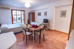 a living room with a table and chairs and a bed at Eolcalandra Case Per Vacanza in Canneto