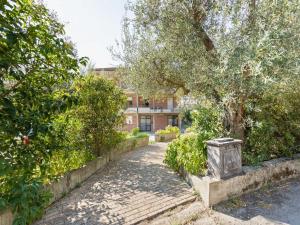 Κήπος έξω από το Elegant apartment on Lake Trasimeno