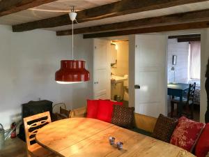 Fotografie z fotogalerie ubytování Traditional Farmhouse By Lake Dämba On Fårö v destinaci Farö