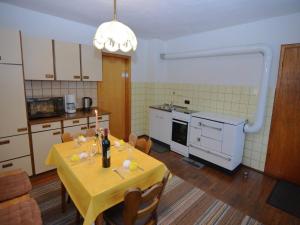 a kitchen with a table with a yellow table cloth at Ferienhaus in der Nähe der Skipiste in Stadlern