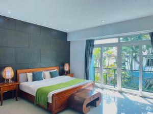 Postel nebo postele na pokoji v ubytování Cozysea Pool Villa 4 bedrooms 5 bathrooms with private pool garden villa near the Jomtien beach + 116 fotografií