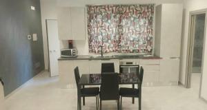a kitchen with a table and chairs and a microwave at Thysia in Conversano