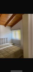ein Schlafzimmer mit großem Bett und Fenster in der Unterkunft Vila Harxhaj 3 in Razëm + 5 Fotos