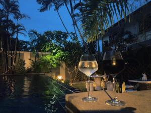 Nápoje v ubytování Cozysea Pool Villa 4 bedrooms 5 bathrooms with private pool garden villa near the Jomtien beach